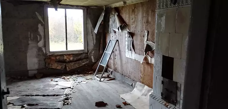 Why Selling a Distressed House Through Traditional Methods Fails in Cleveland